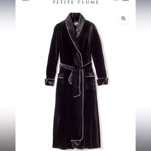 Petite Plume 🖤🤍 Women’s Velour Robe